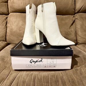 Qupid Women's White Snake Booties